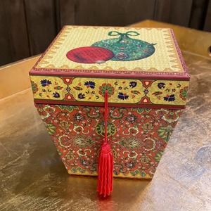 Punch Studio Tapered Gift Box w/Red Tassel‎ No. 82864